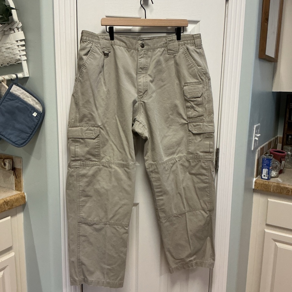 5.11 Tactical Series Men’s SZ 40/32 Khaki Tan Cargo Work Outdoor Pants Cotton